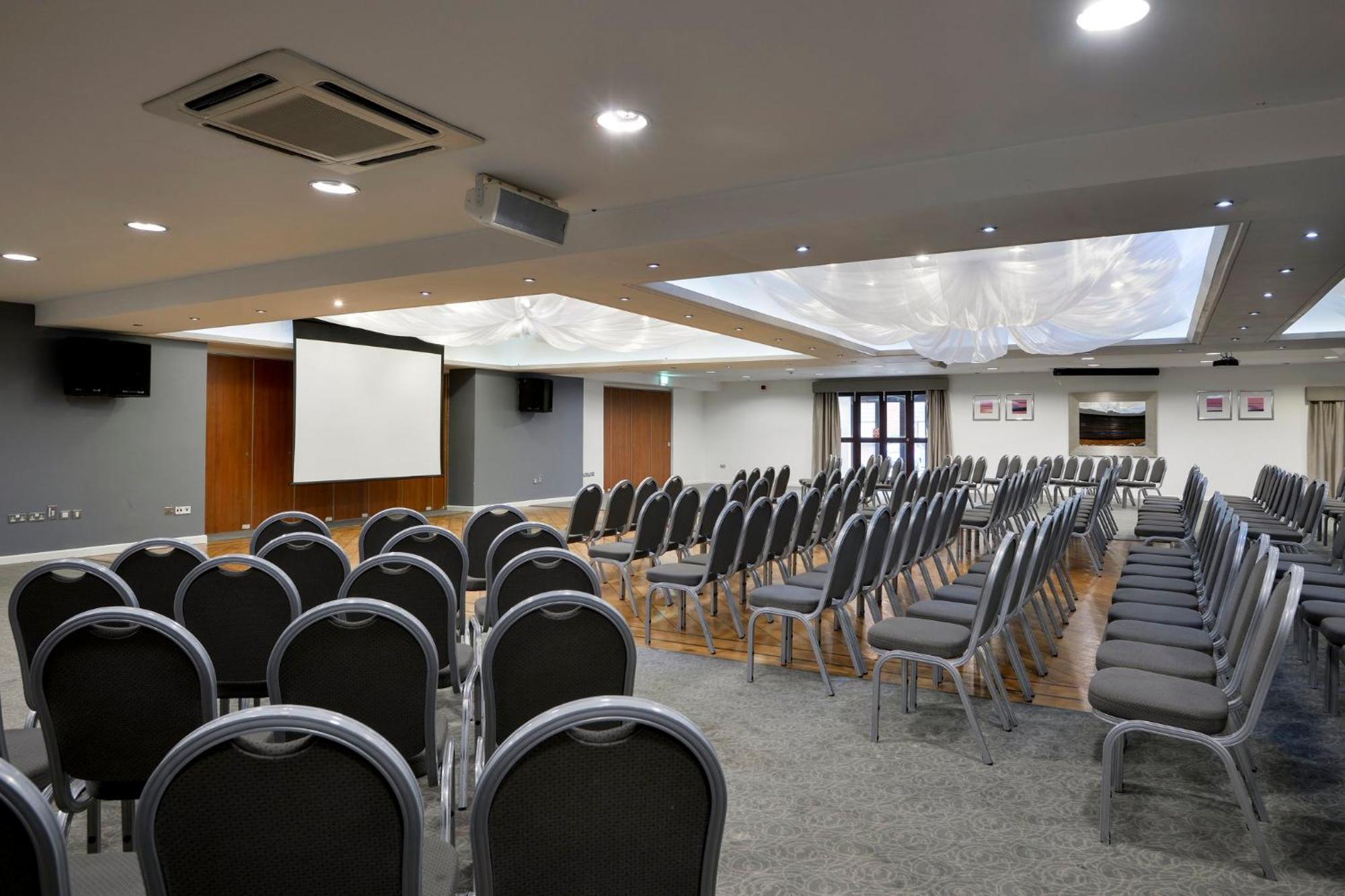 Holiday Inn - Manchester - Oldham By Ihg Exterior foto